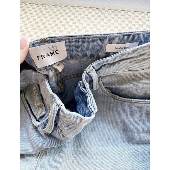 Frame Le Mini Boot Olin Light Wash Boot
Cut Jean sz 25 - Picture 2 of 10